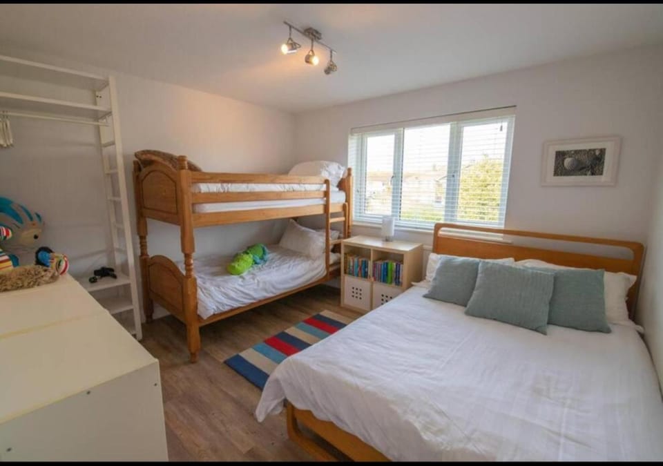 Bedroom, bunk bed