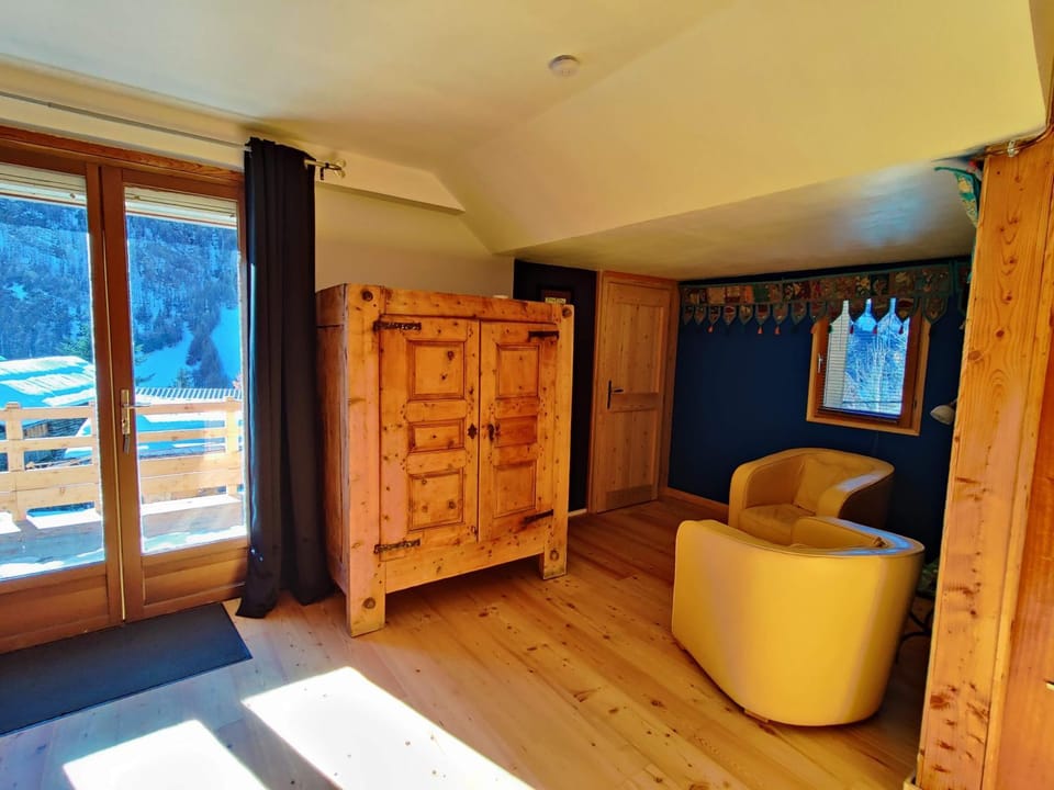 Chambre d'hôtes Chalet AILLEURS Bed and Breakfast in Piedmont