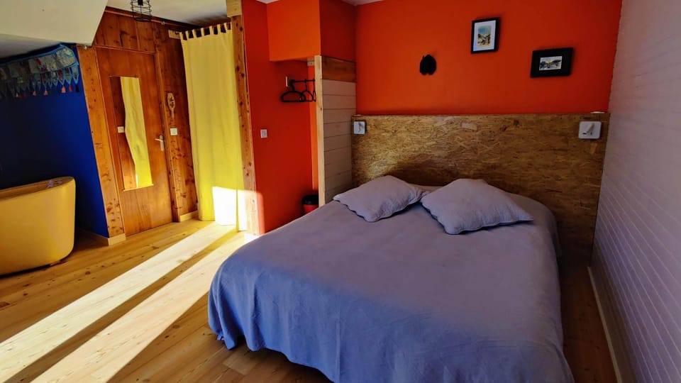 Chambre d'hôtes Chalet AILLEURS Bed and Breakfast in Piedmont