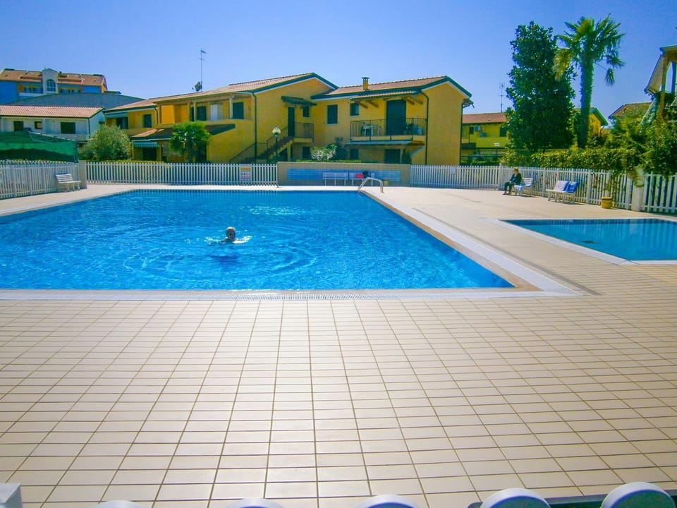 Swimming pool, Swimming pool