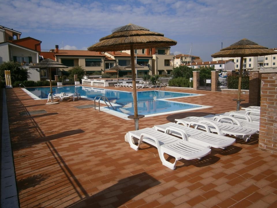 Solarium, Swimming pool, Swimming pool