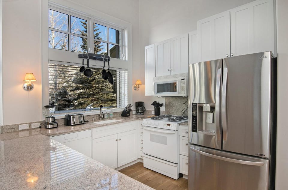 2782 Kinnikinnick Rd Unit D House in Vail