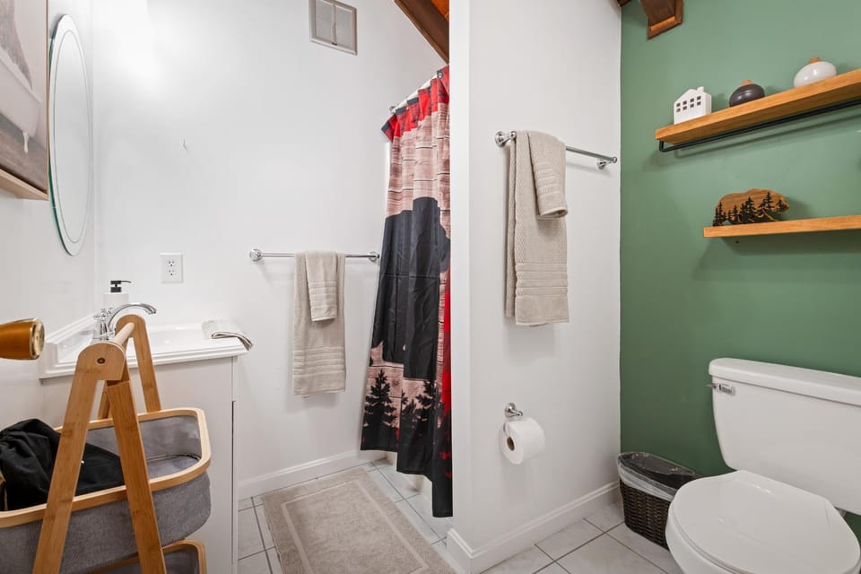 No Dog Fees - Dog Friendly 3BR 2BA with Loft and Mountain Views - Near Bryce Resort in Basye, VA Apartment in Basye