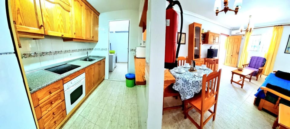 Kitchen or kitchenette, Living room, Seating area, Dining area, minibar, pet friendly, stove, kitchen