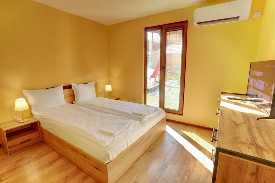 Bed, Photo of the whole room, Bedroom, air conditioner