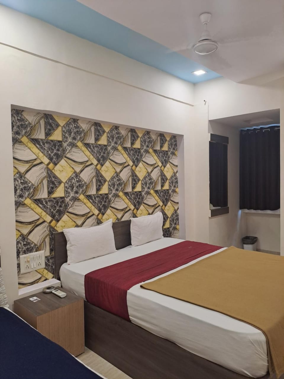 Bed, Photo of the whole room, Seating area, Bedroom