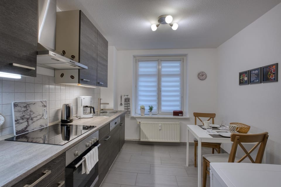 Kitchen or kitchenette, Dining area, dishwasher, stove, toaster, kitchen