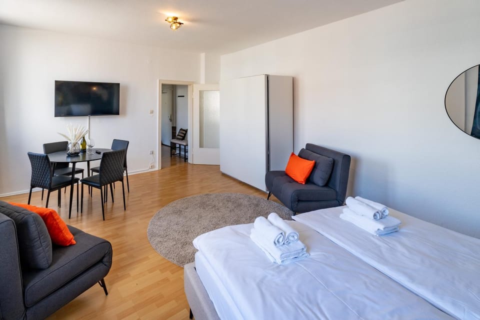 Bed, TV and multimedia, Living room, Seating area, Dining area