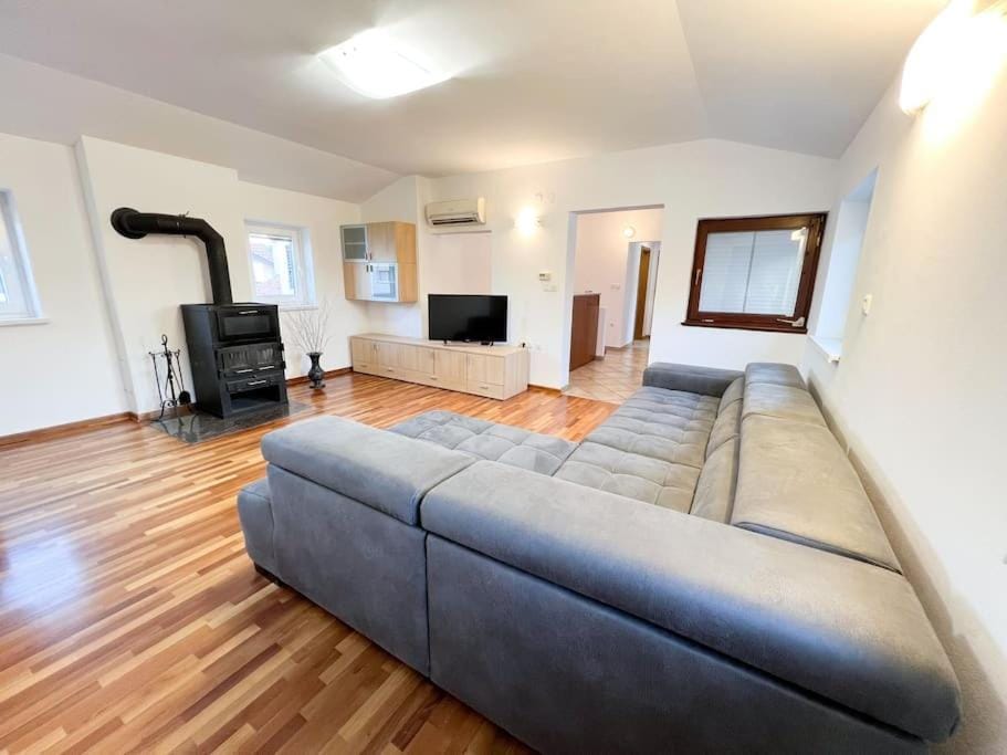 Communal lounge/ TV room, TV and multimedia, Living room, Seating area
