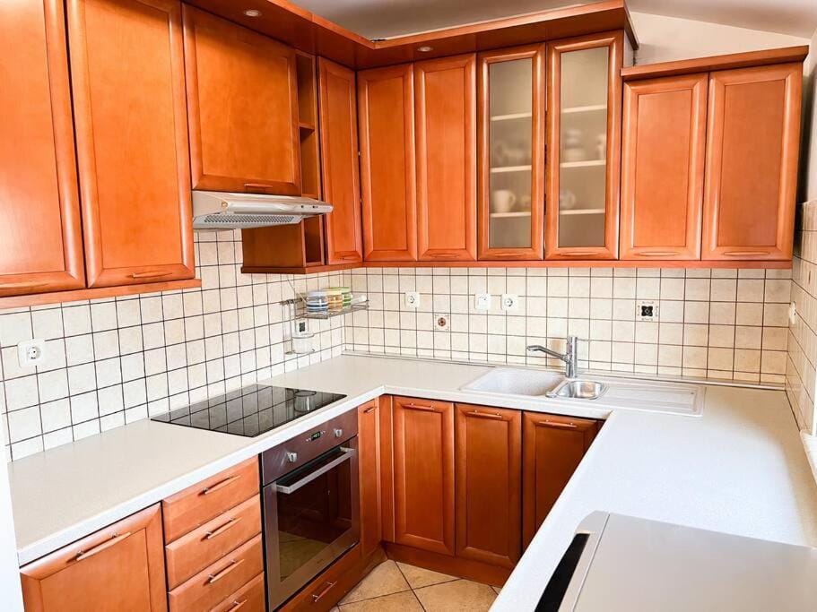 Kitchen or kitchenette, pet friendly, stove