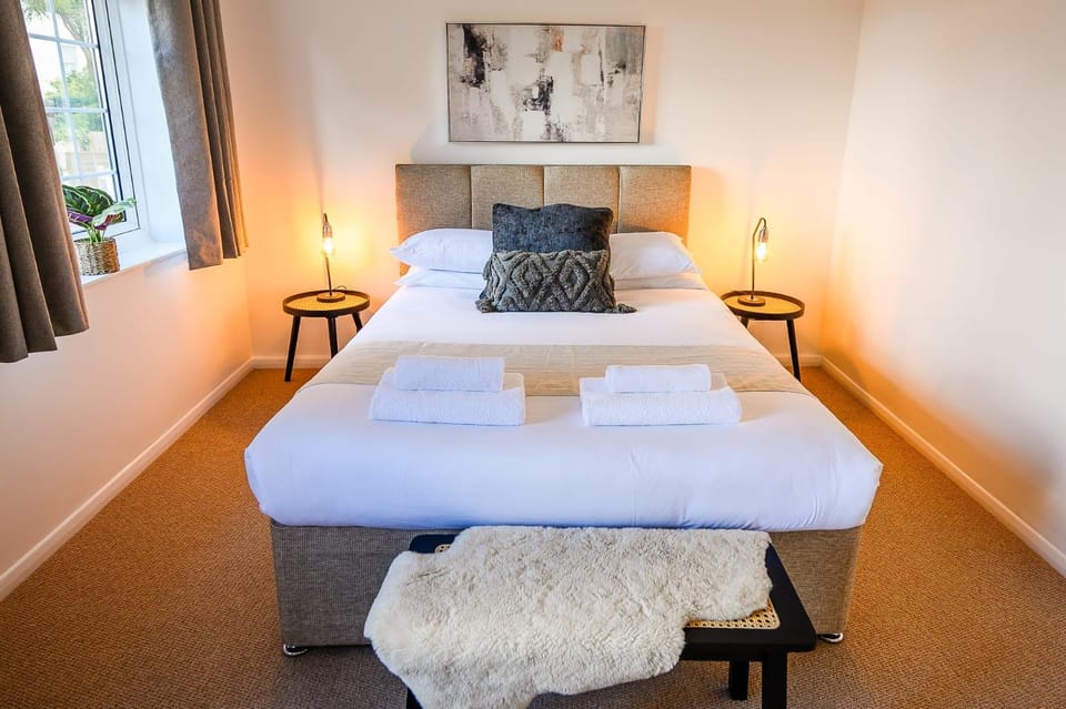 Bed, Photo of the whole room, towels