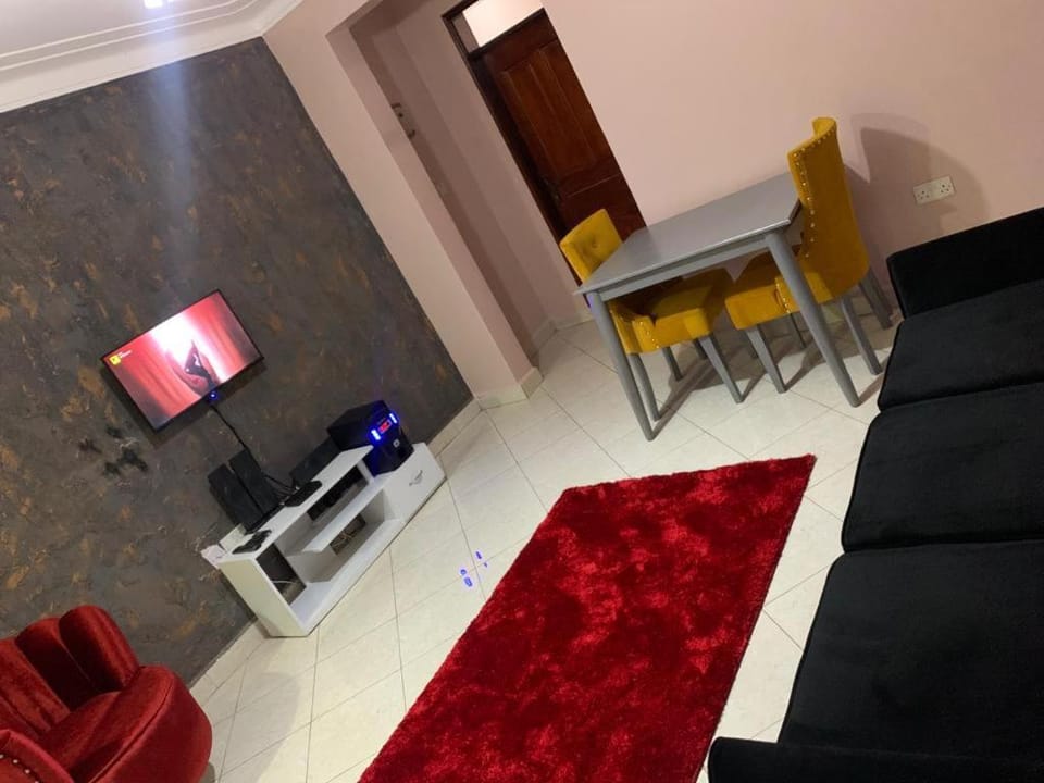 TV and multimedia, Seating area, Dining area