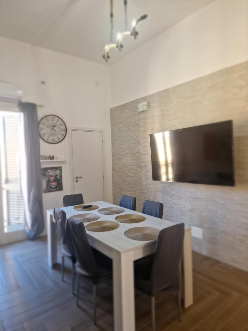 TV and multimedia, Dining area