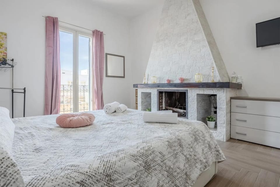 Bedroom, flat iron