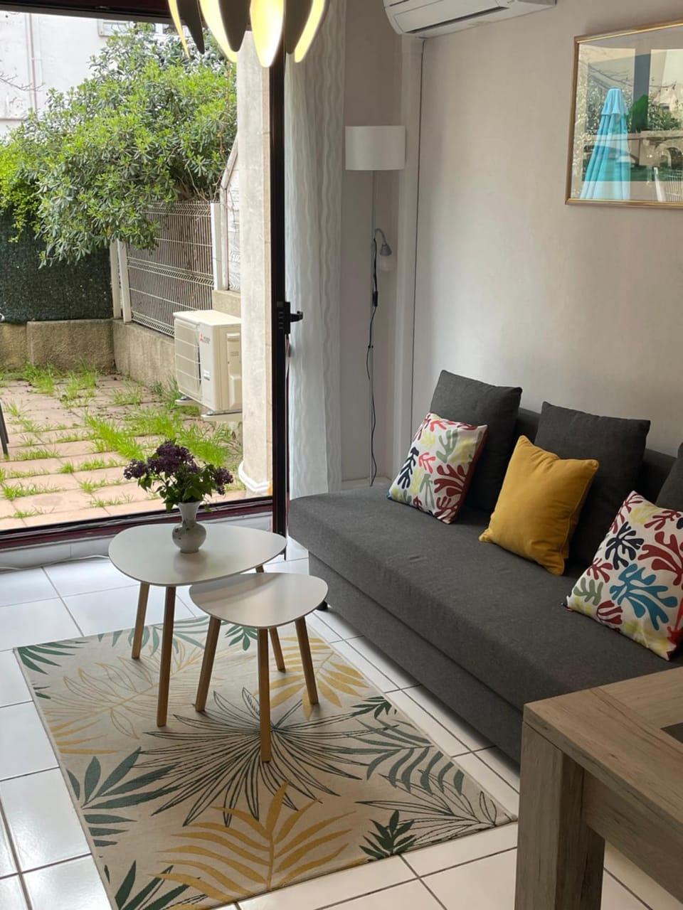 Garden, View (from property/room), Living room, Seating area, Garden view