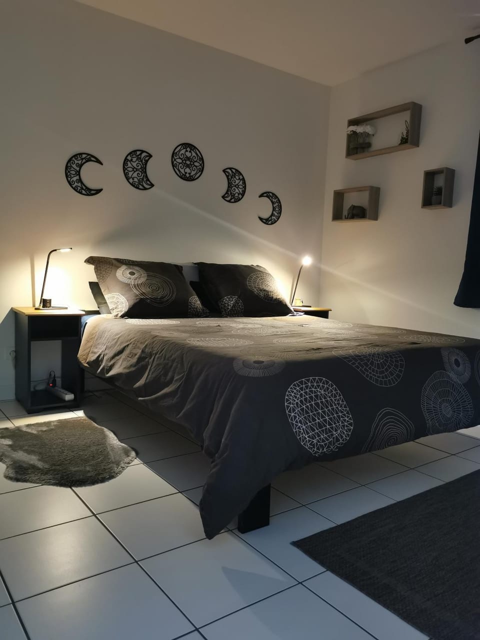 Photo of the whole room, Bedroom