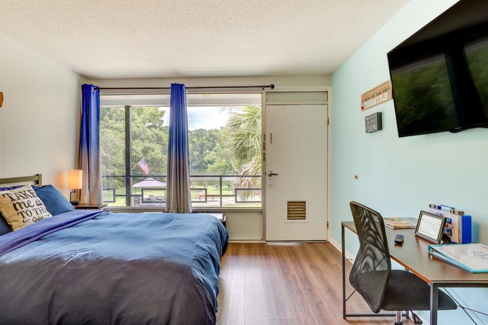 Lake Marion Gem: Communal Outdoor Space w/ Views! Apartment in Lake Marion