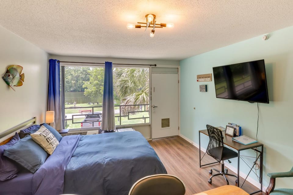 Lake Marion Gem: Communal Outdoor Space w/ Views! Apartment in Lake Marion