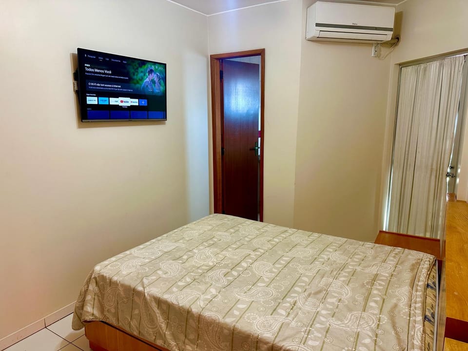 Bed, TV and multimedia, Photo of the whole room, Bedroom, air conditioner
