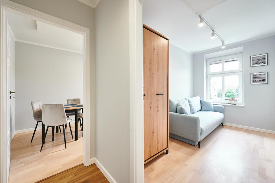 Bed, Living room, Photo of the whole room, Seating area, Dining area, Bedroom