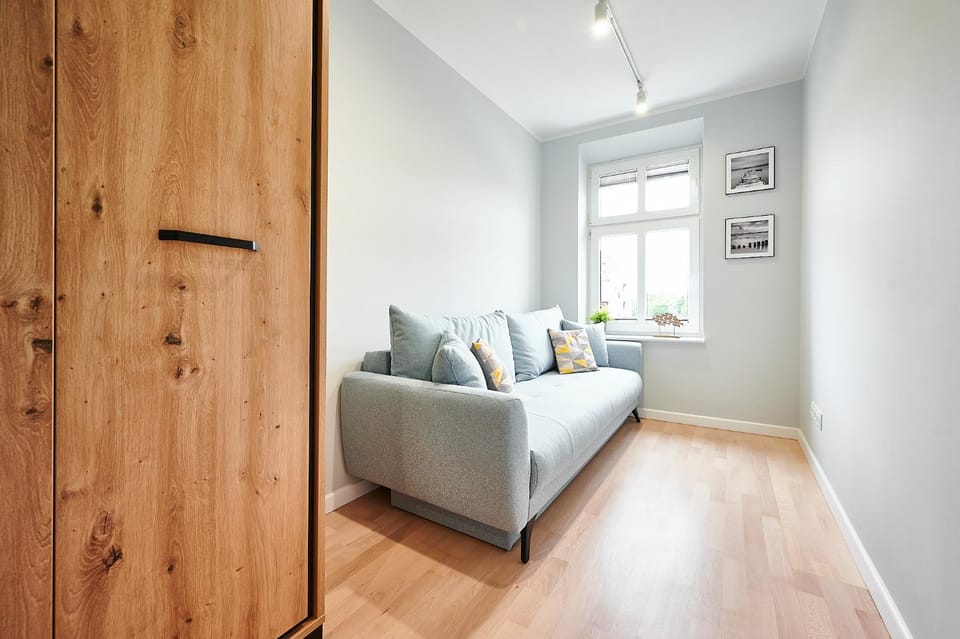 Bed, Living room