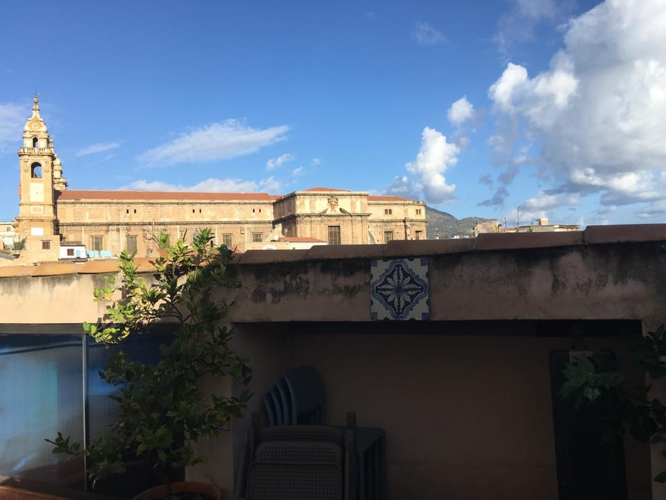 View (from property/room), Balcony/Terrace, City view