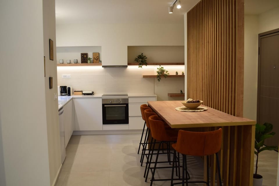 Kitchen or kitchenette, Dining area, dishwasher, pet friendly, stove