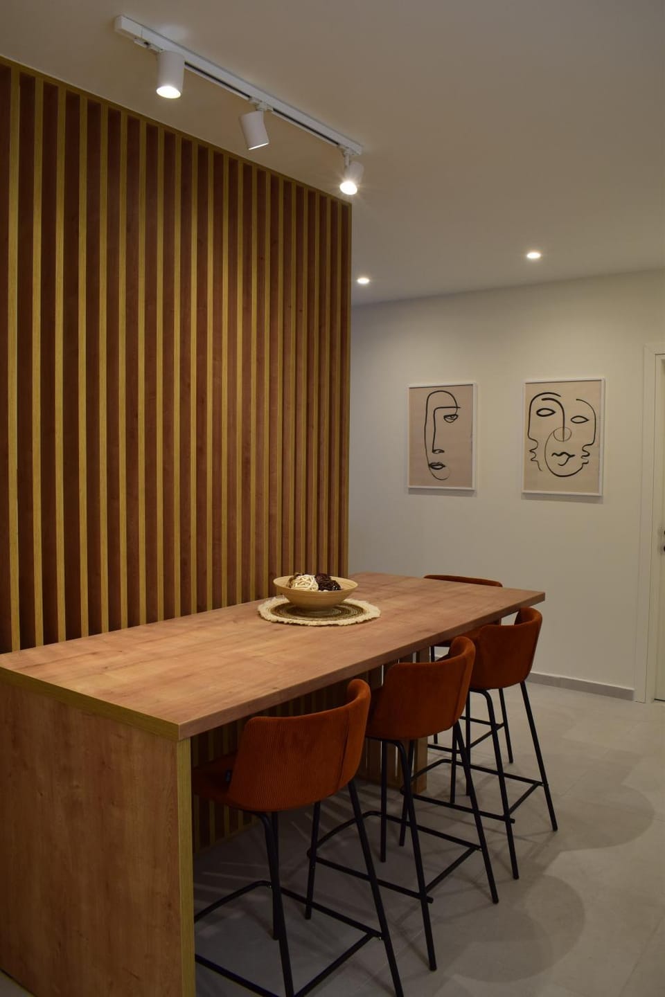 Food and drinks, Dining area, Food