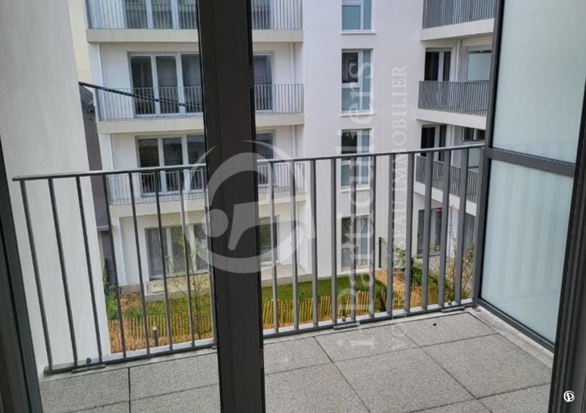 Chambre privée dans un appartement partagé Vacation rental in Drancy