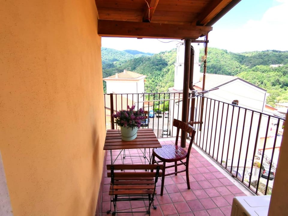 Patio, Day, Natural landscape, View (from property/room), Balcony/Terrace, Dining area, Mountain view