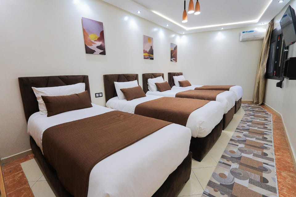 TV and multimedia, Photo of the whole room, Bedroom