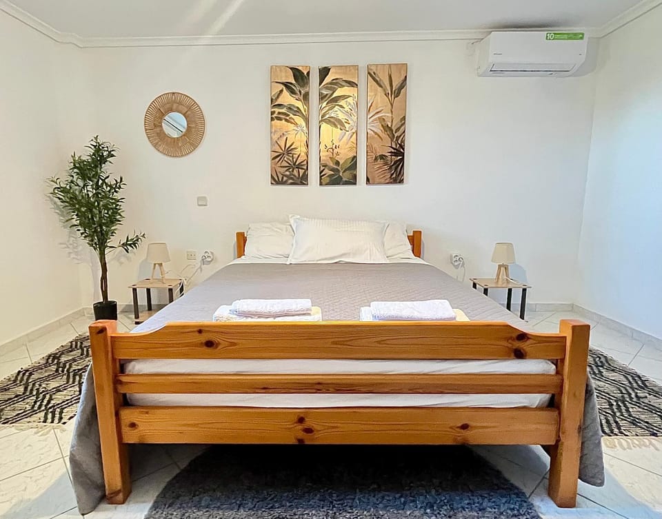 Bed, Bedroom, hair dryier