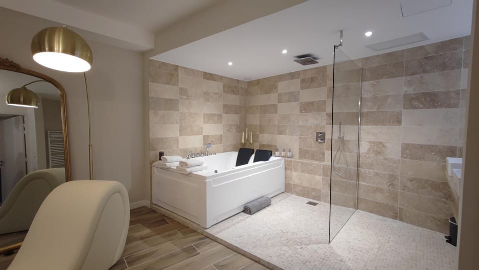 Instant Plaisirs - T2 60m2 avec Terrasse et Balnéo privative Apartment in Cassis