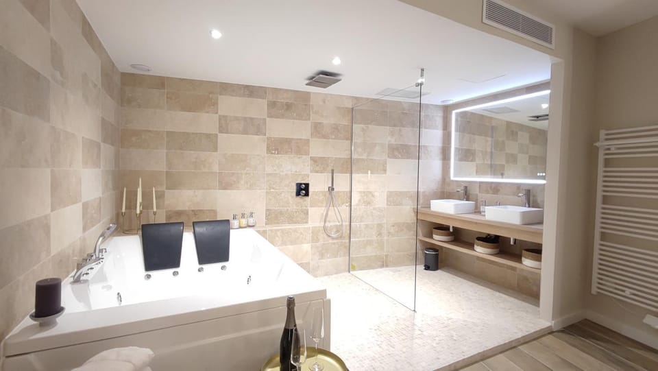 Shower, Bathroom, Bath, towels