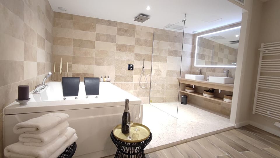 Instant Plaisirs - T2 60m2 avec Terrasse et Balnéo privative Apartment in Cassis