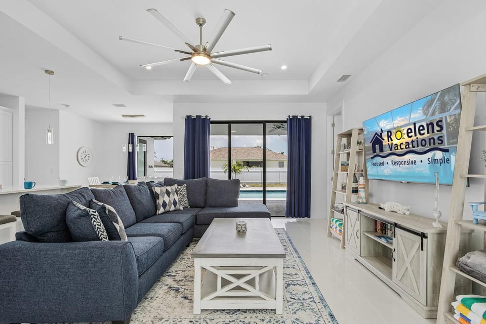 Like a shiny new penny! - Brand new home with heated pool - Villa Sunburst House in Cape Coral