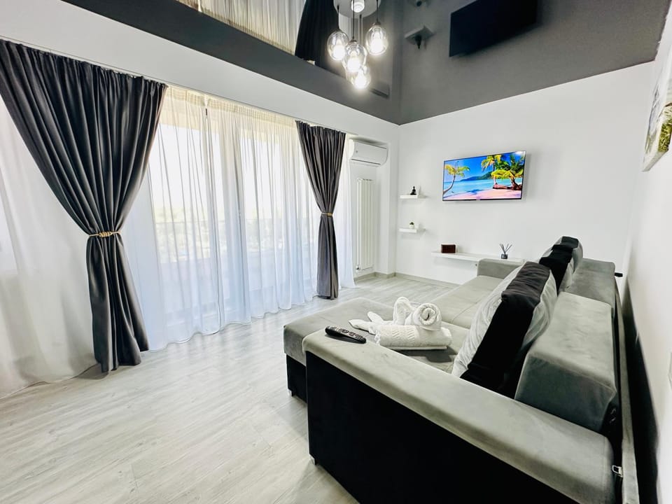 Bed, TV and multimedia, Living room, Photo of the whole room, Seating area