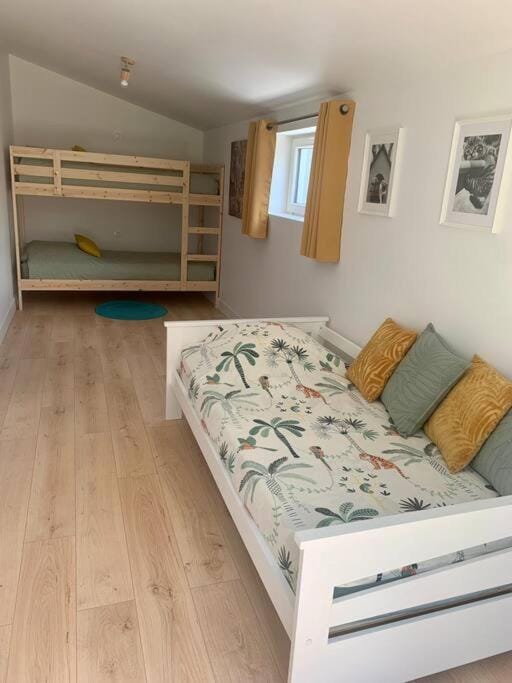 Bed, Photo of the whole room, Bedroom, bunk bed