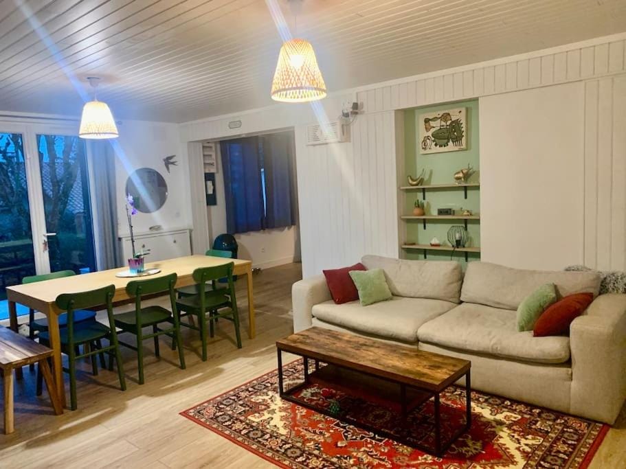 Living room, Seating area, Dining area, flat iron