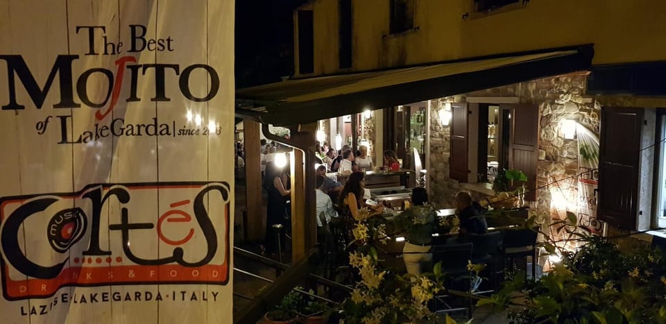 Facade/entrance, Drinks, Alcoholic drinks, Non alcoholic drinks