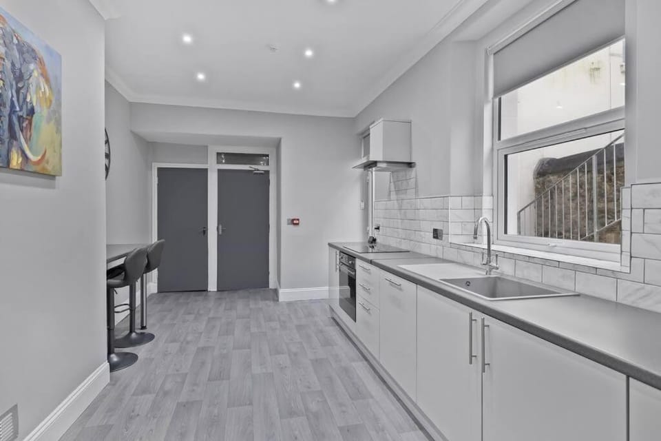Brand New Huge 2 Bedroom Ground Floor Flat Apartment in Plymouth