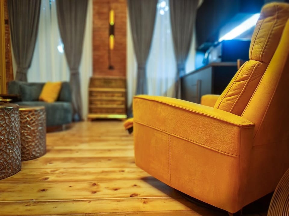 TV and multimedia, Living room, Seating area, Evening entertainment