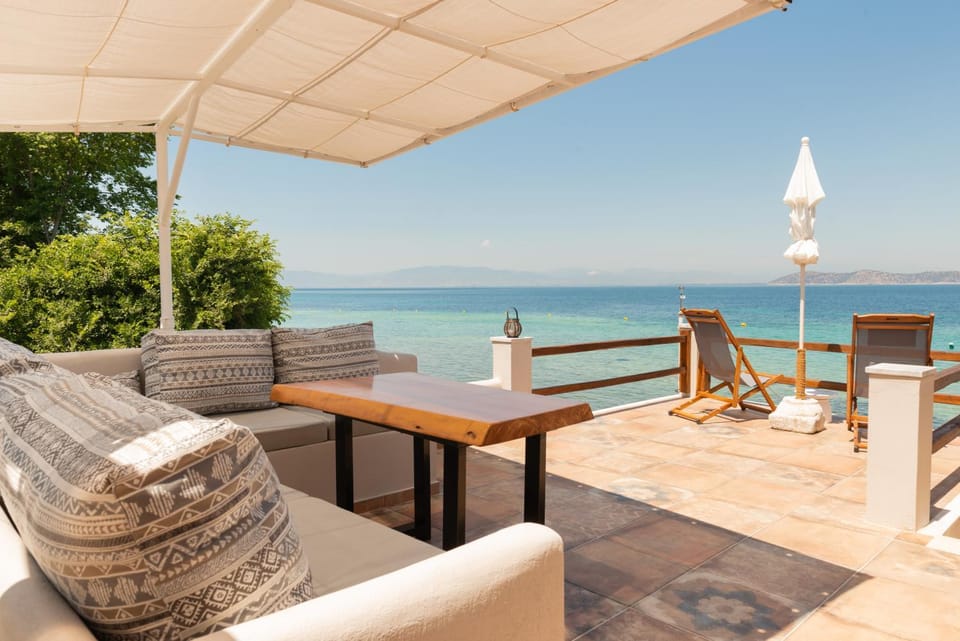View (from property/room), Balcony/Terrace, Seating area, Sea view
