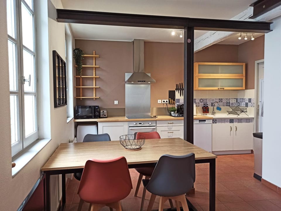 Coffee/tea facilities, Kitchen or kitchenette, Dining area, dishwasher, minibar, pet friendly, stove, toaster
