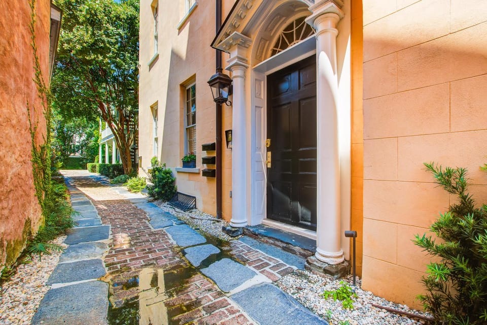 Rainbow Row Pied-A-Terre House in Charleston