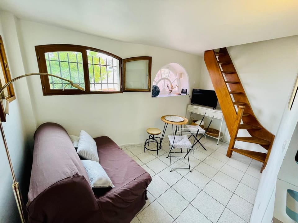 TV and multimedia, Living room, Dining area