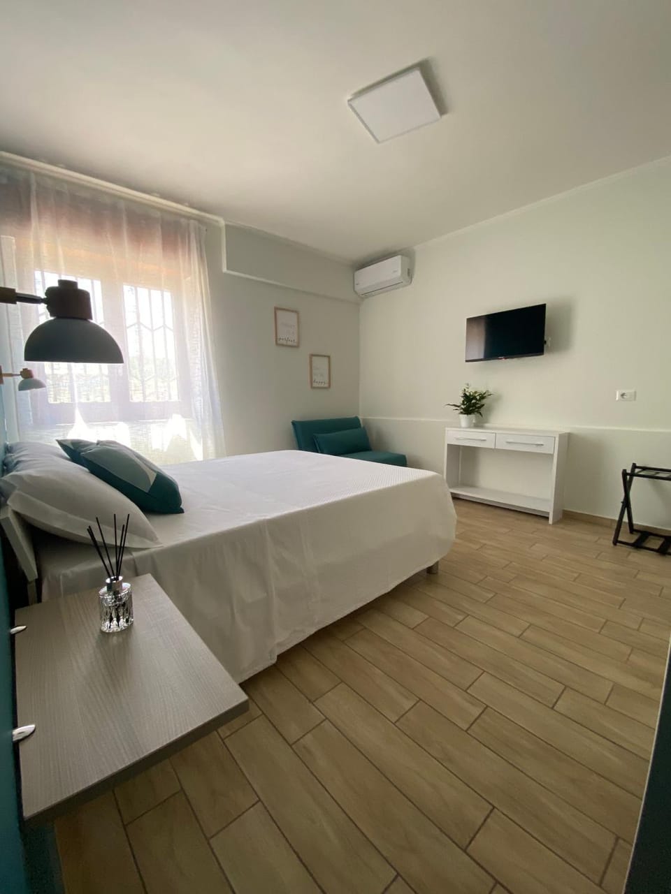 TV and multimedia, Bedroom, air conditioner