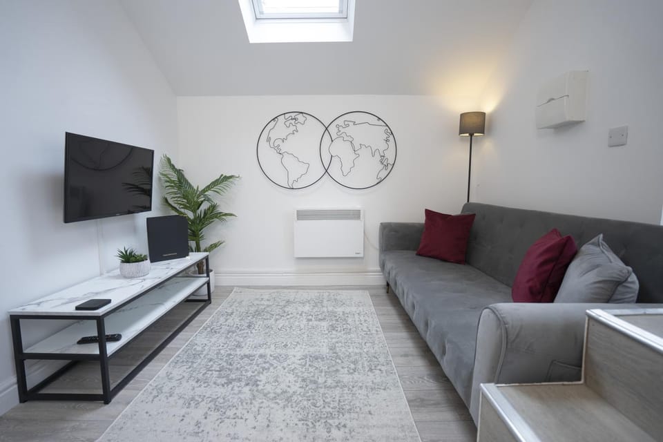 TV and multimedia, Living room, Seating area, Evening entertainment