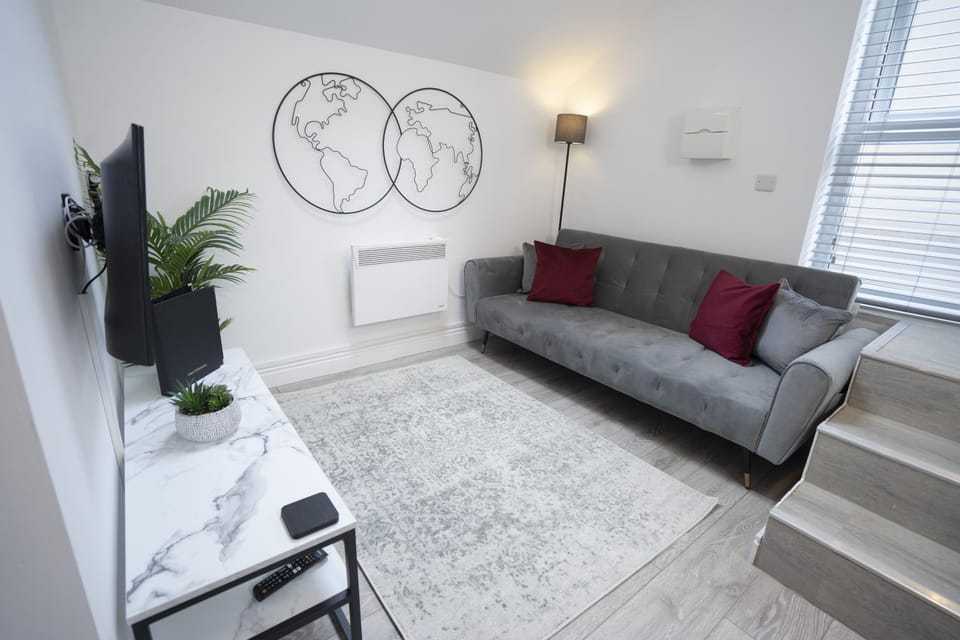 TV and multimedia, Living room, Seating area, Evening entertainment, internet