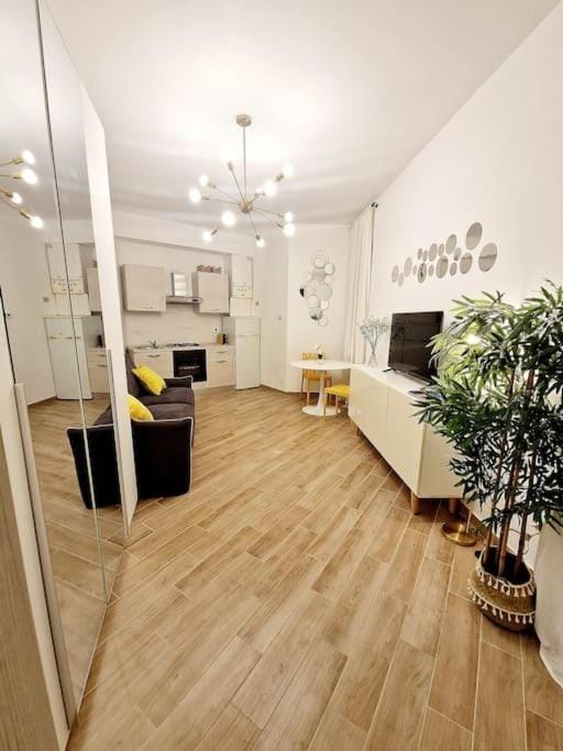 TV and multimedia, Kitchen or kitchenette, Living room, Seating area